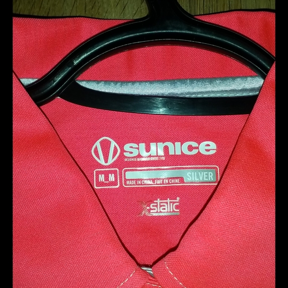 Athletic top size medium  Sunice - Picture 3 of 3